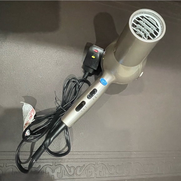 Infiniti PRO By CONAIR Lightweight Hair Dryer - Picture 5 of 9
